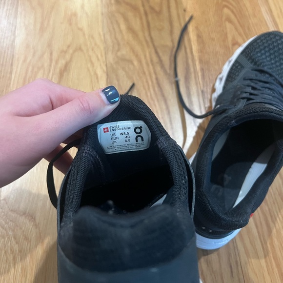 Women’s on cloud sneakers - Picture 3 of 5